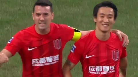 2025中超风云再起！卡扎伊什维利荣耀加冕，赛季30战狂斩27球，创纪录霸榜最佳球员！